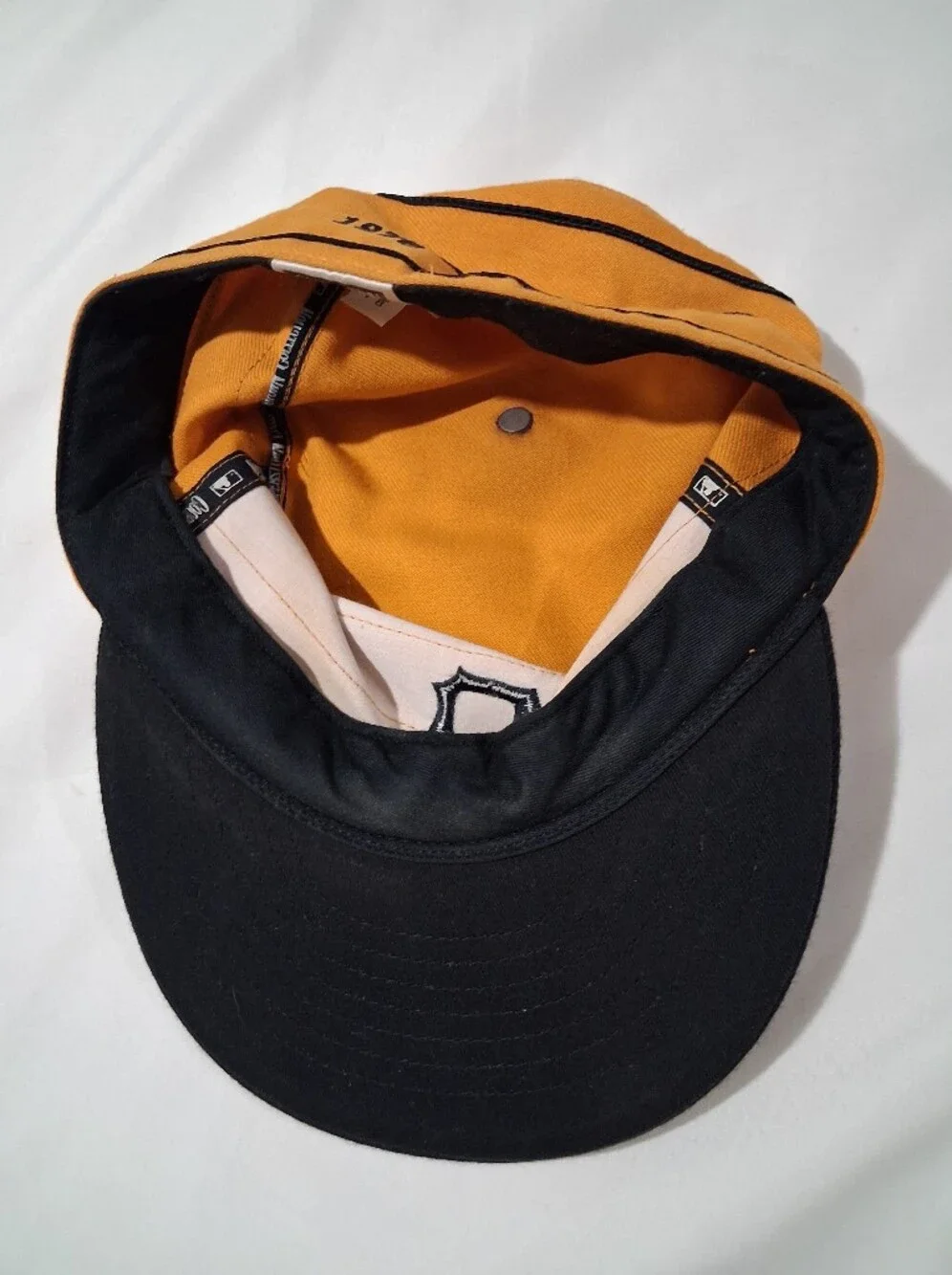 Vintage 90's Pittsburgh Pirates Logo Flat Top Fitted Cap Yellow Black Size 7 3/8